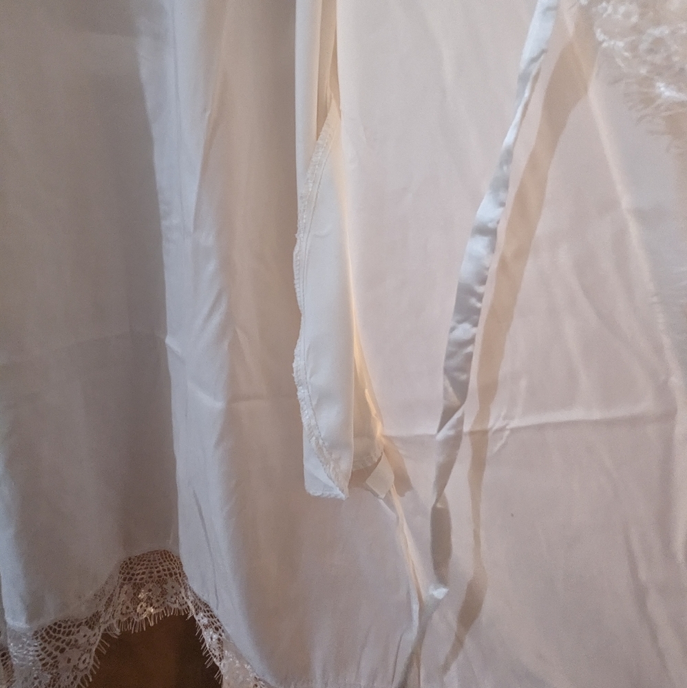 VTG Satin/Silk Robe - Picture 4 of 6